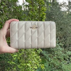 COACH Women's Medium Id Zip-Around Wallet Quilted Leather Chalk w White Hardware